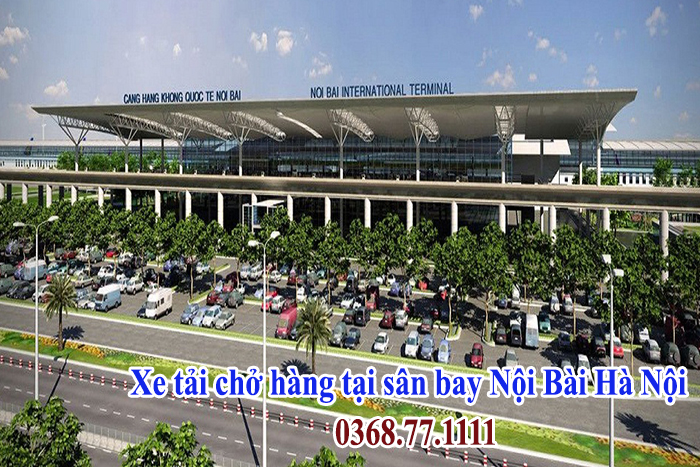 Xe tải chở hàng tại sân bay Nội Bài Hà Nội
